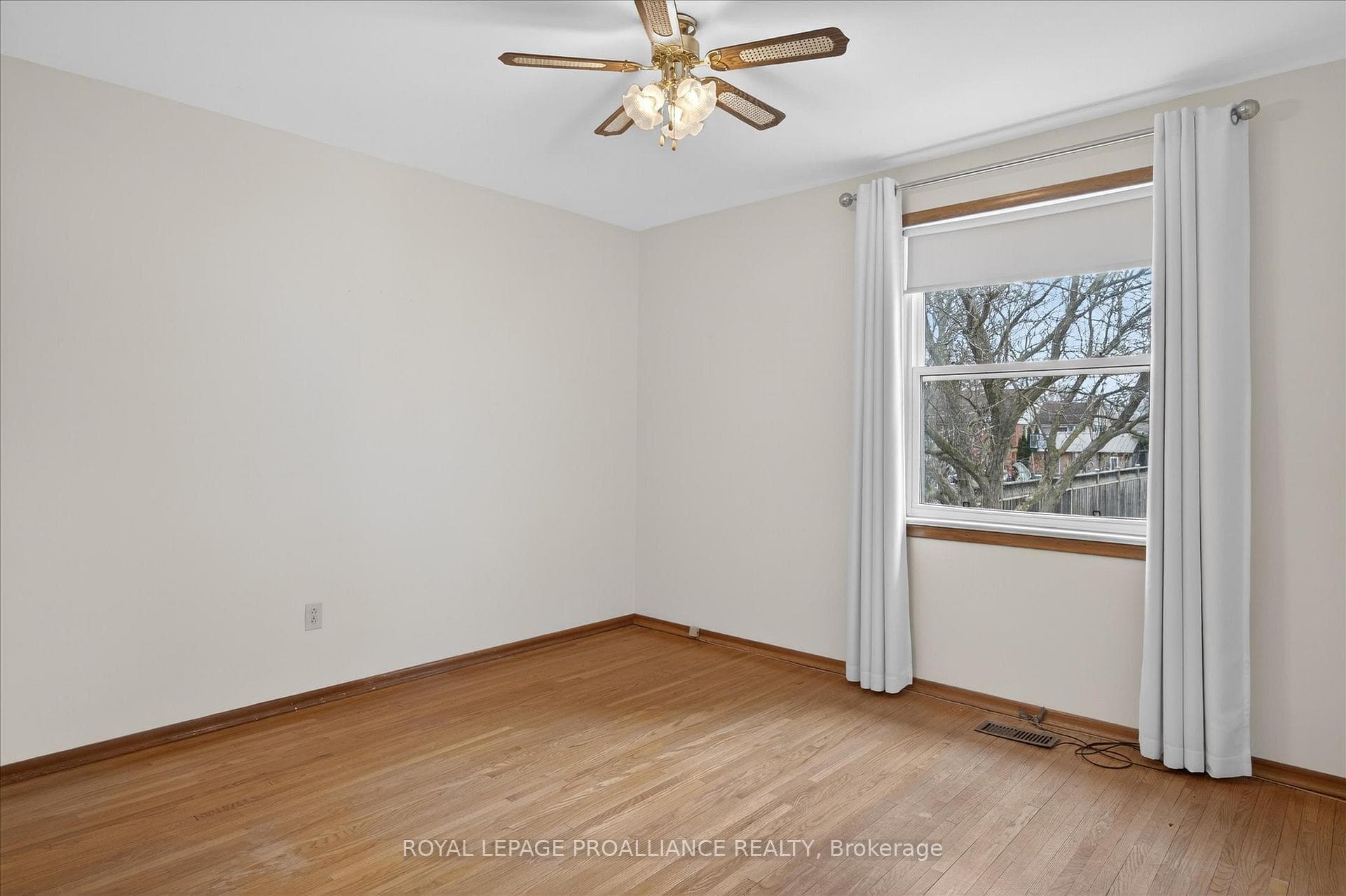 733 Cameron Street photo 16