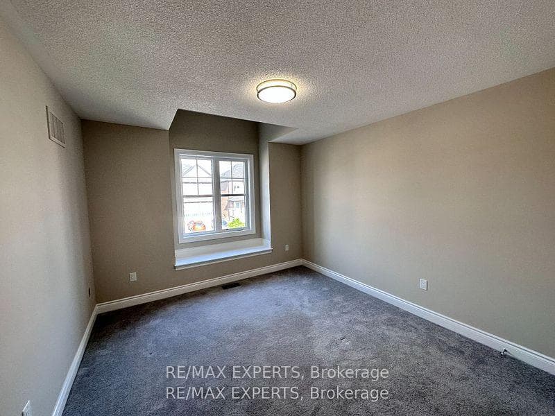 1273 Peelar Crescent photo 11