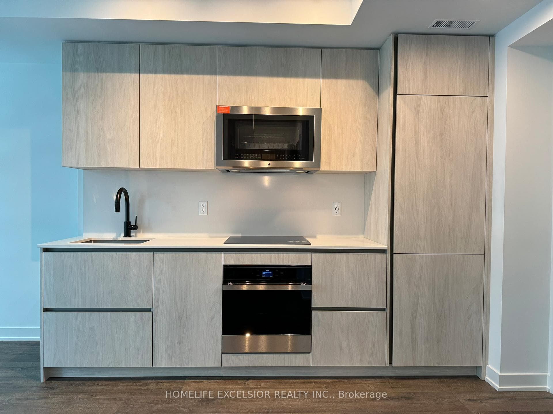 327 King Street Unit 1805 photo 17