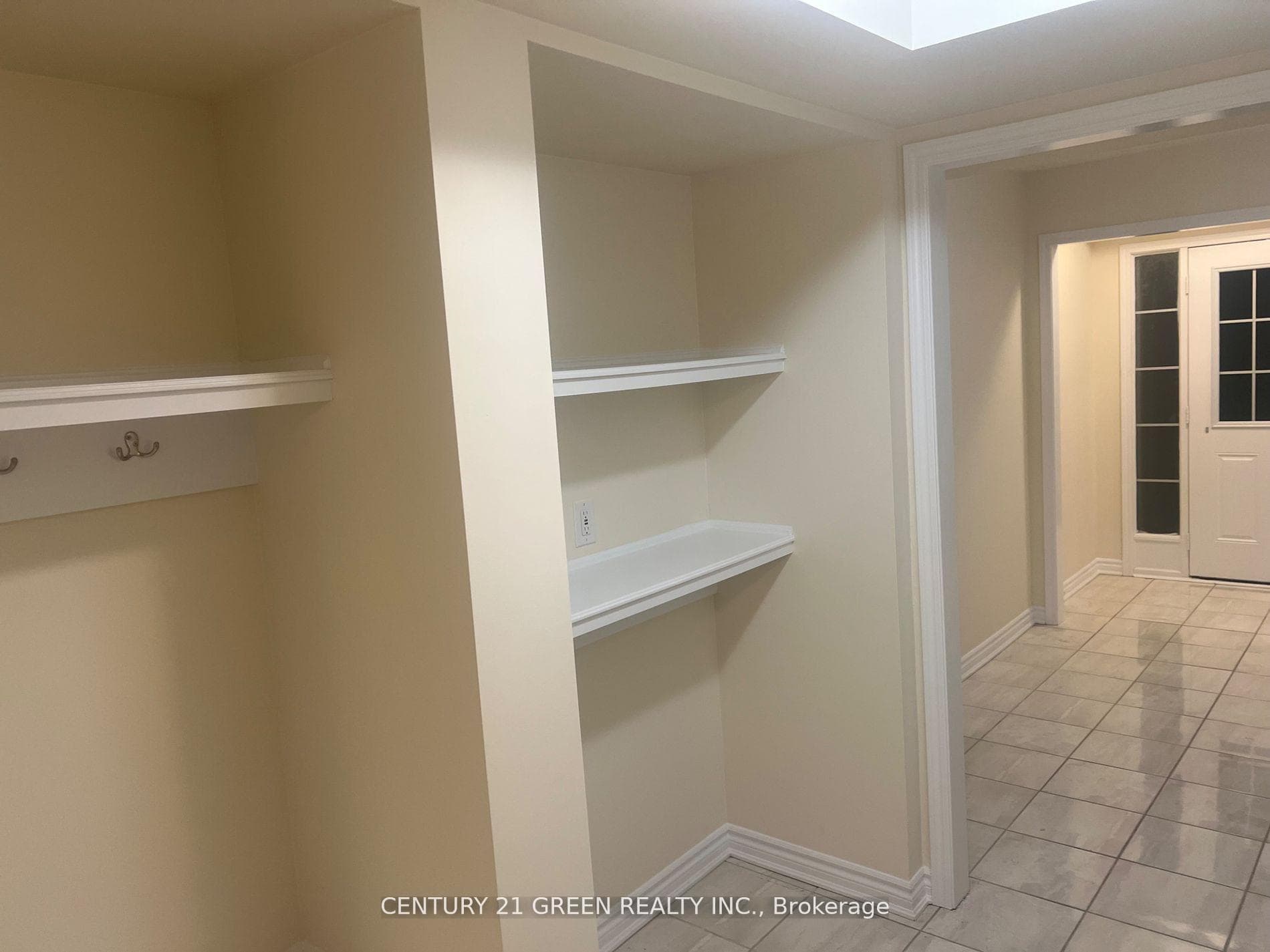 1098 Silk Street photo 4