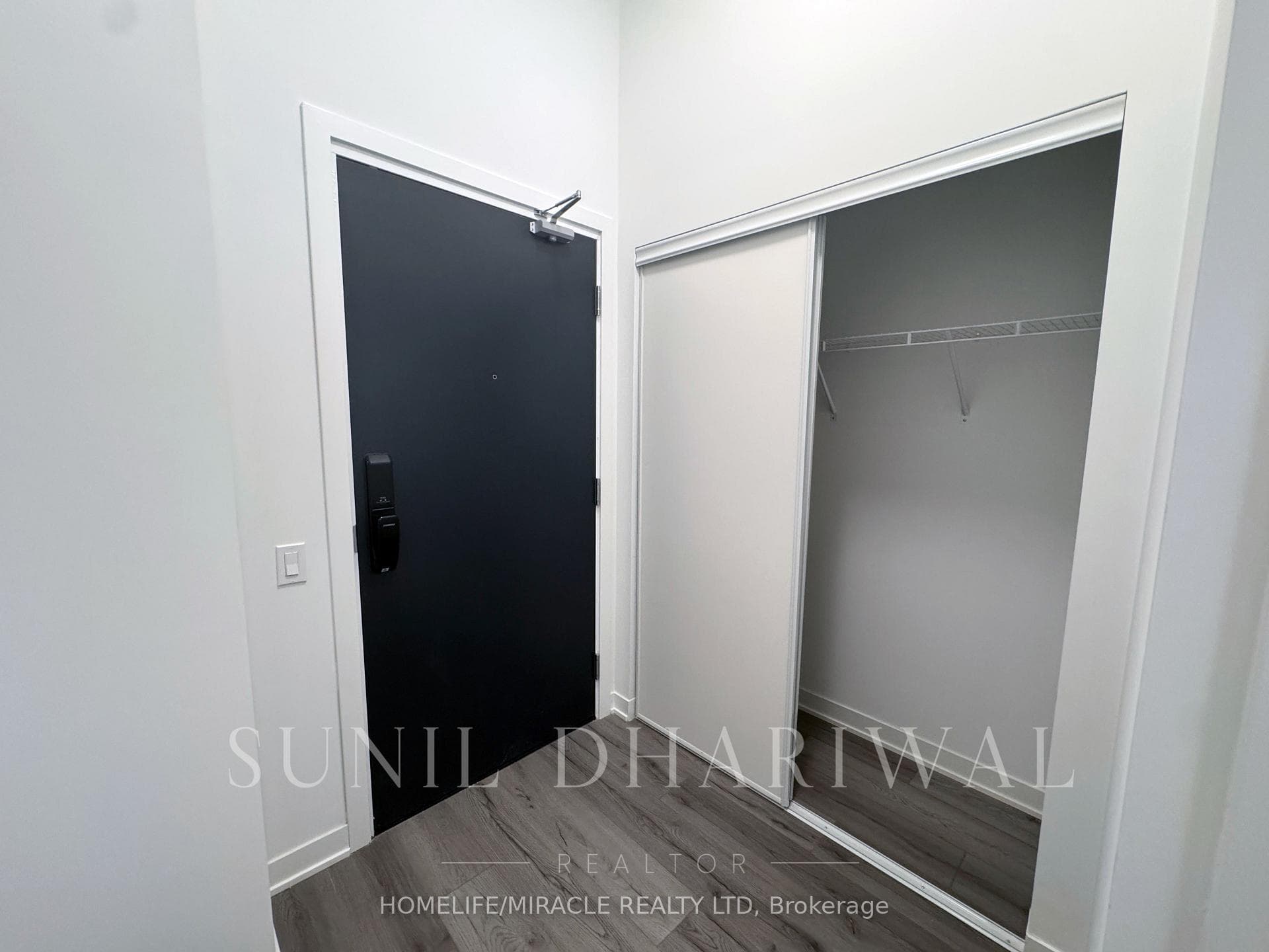 395 Dundas Street Unit 122 photo 6
