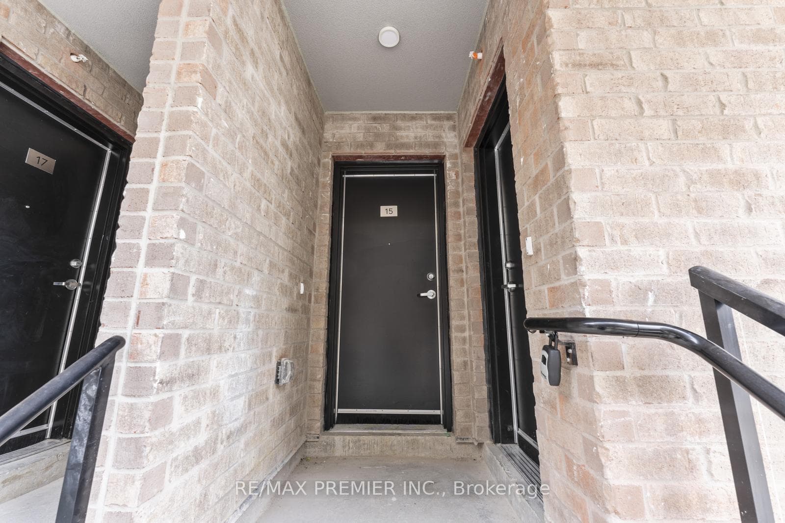 851 Sheppard Avenue Unit 15 photo 2