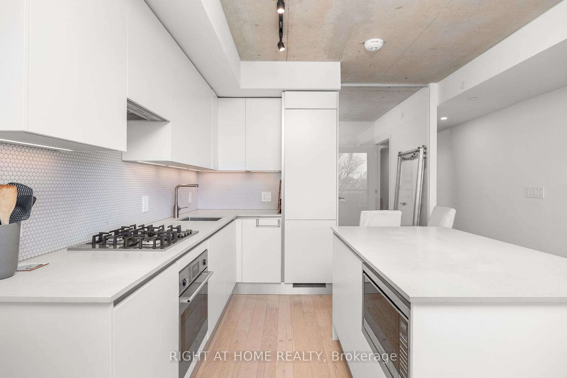 2720 Dundas Street Unit 314 photo 12