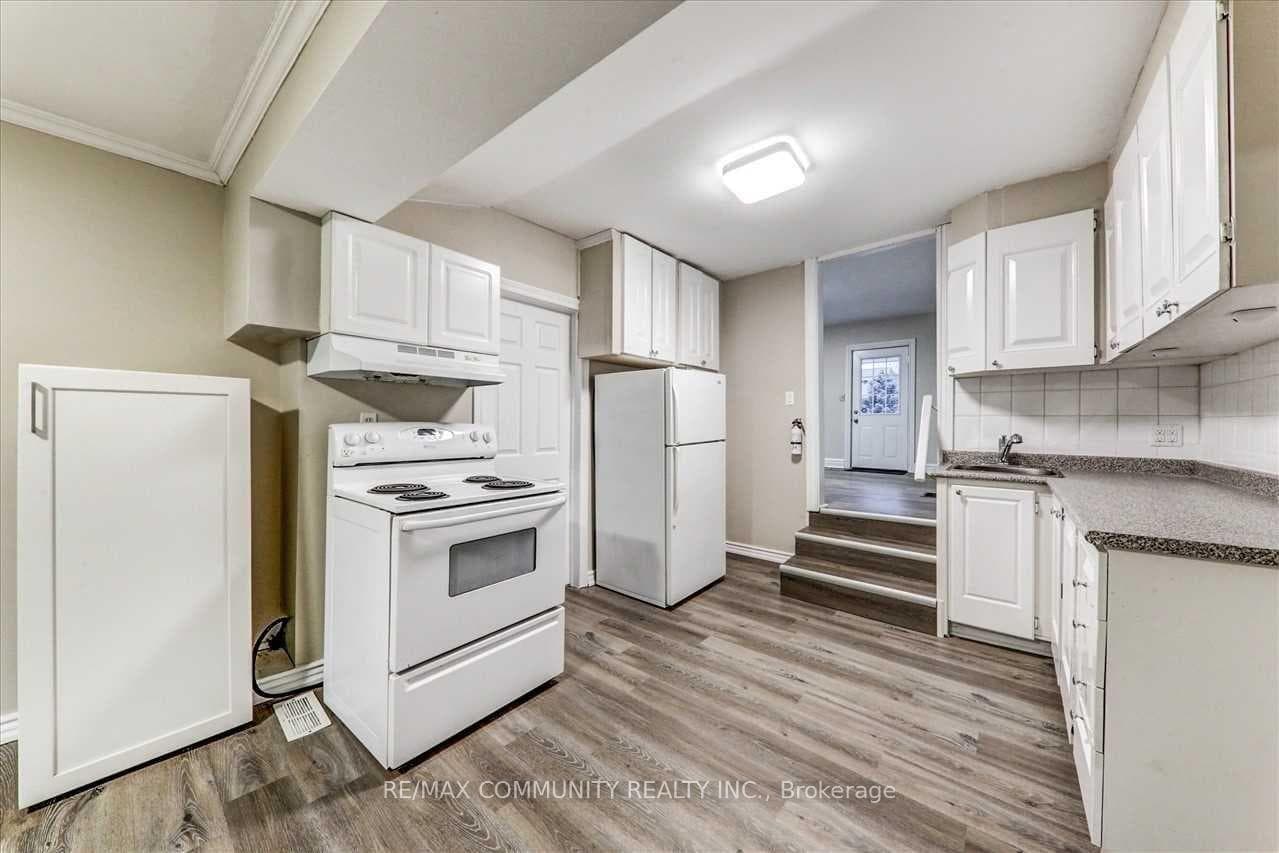 808 Dundas Street photo 9
