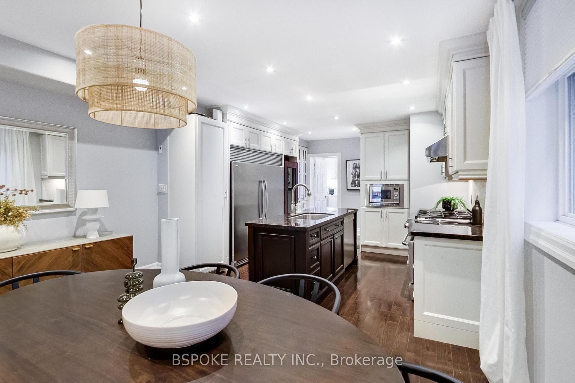 831 Dupont Street photo 10