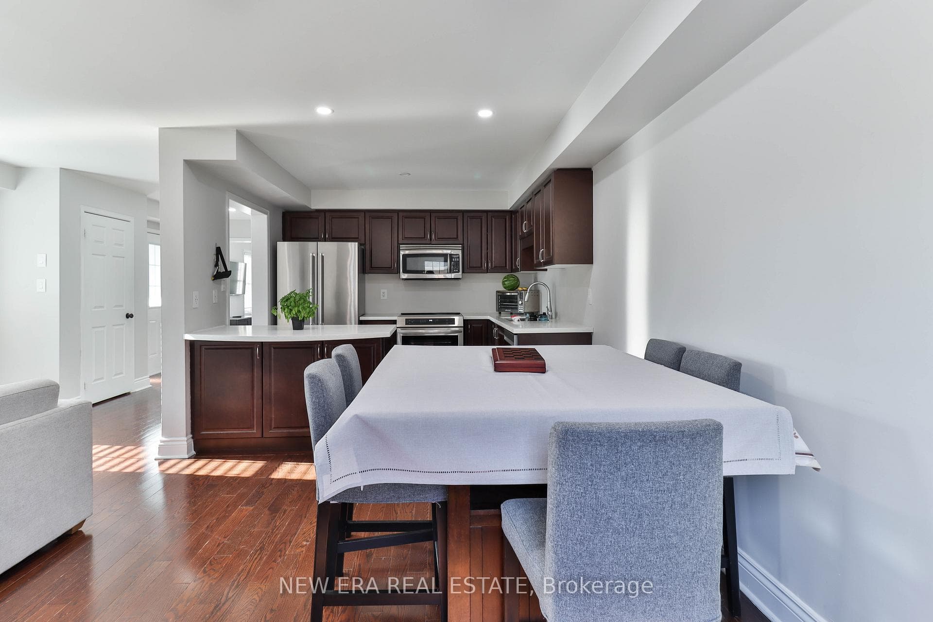 331 Davos Road photo 13