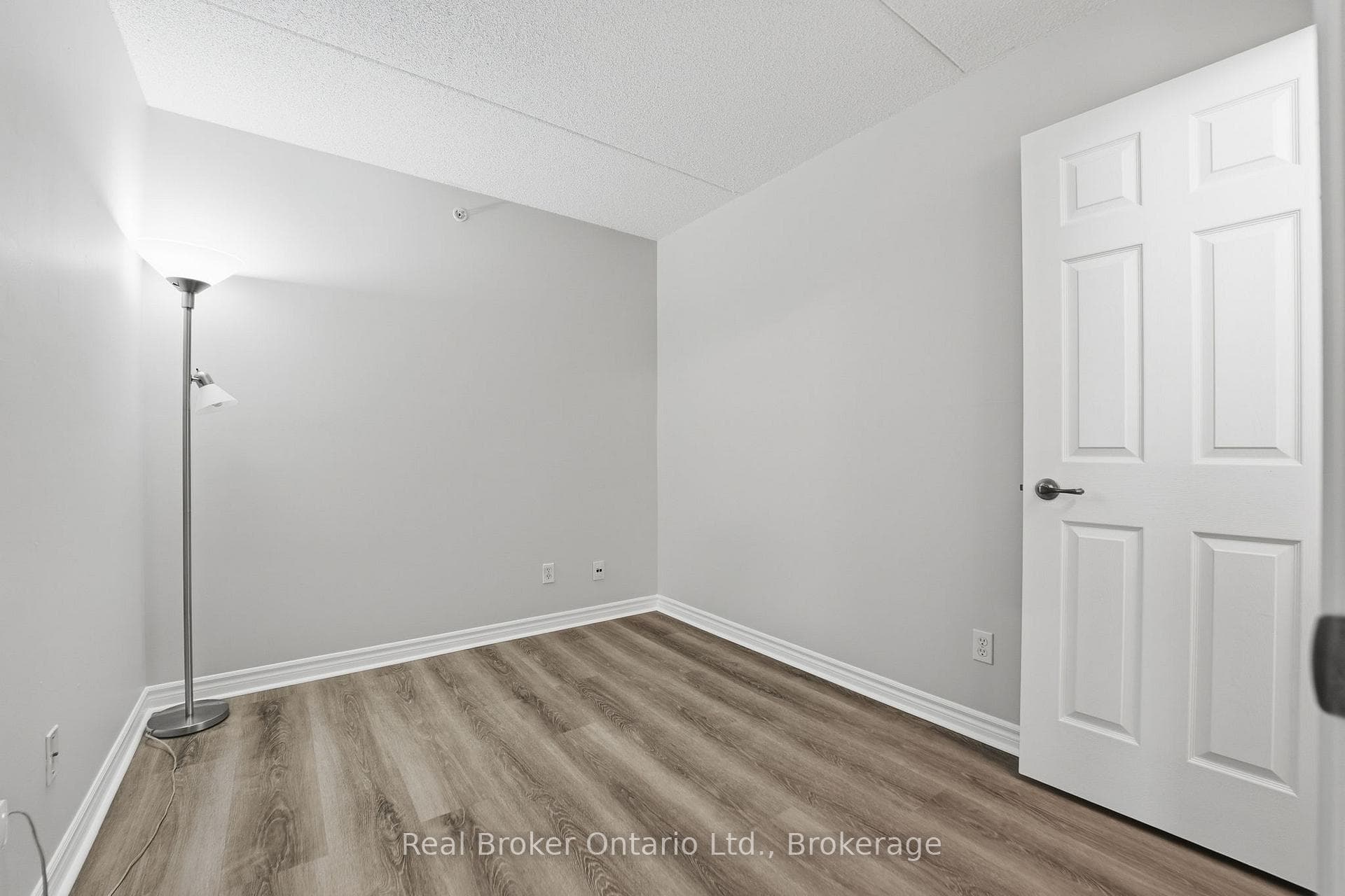 2065 Appleby Line Unit 205 photo 19