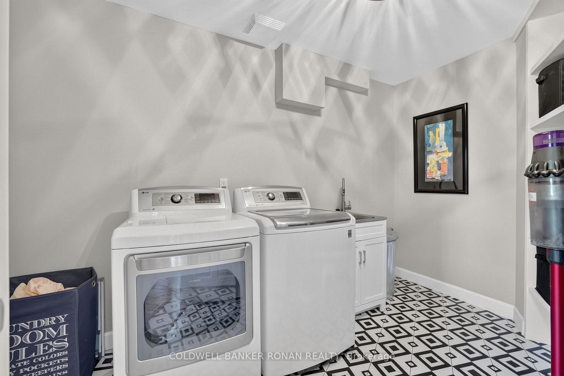 18250 Duffy's Lane photo 19