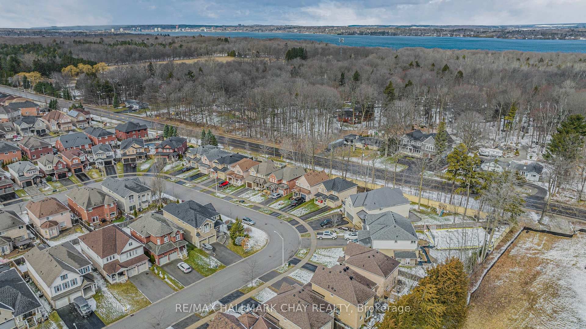60 Versailles Crescent photo 37