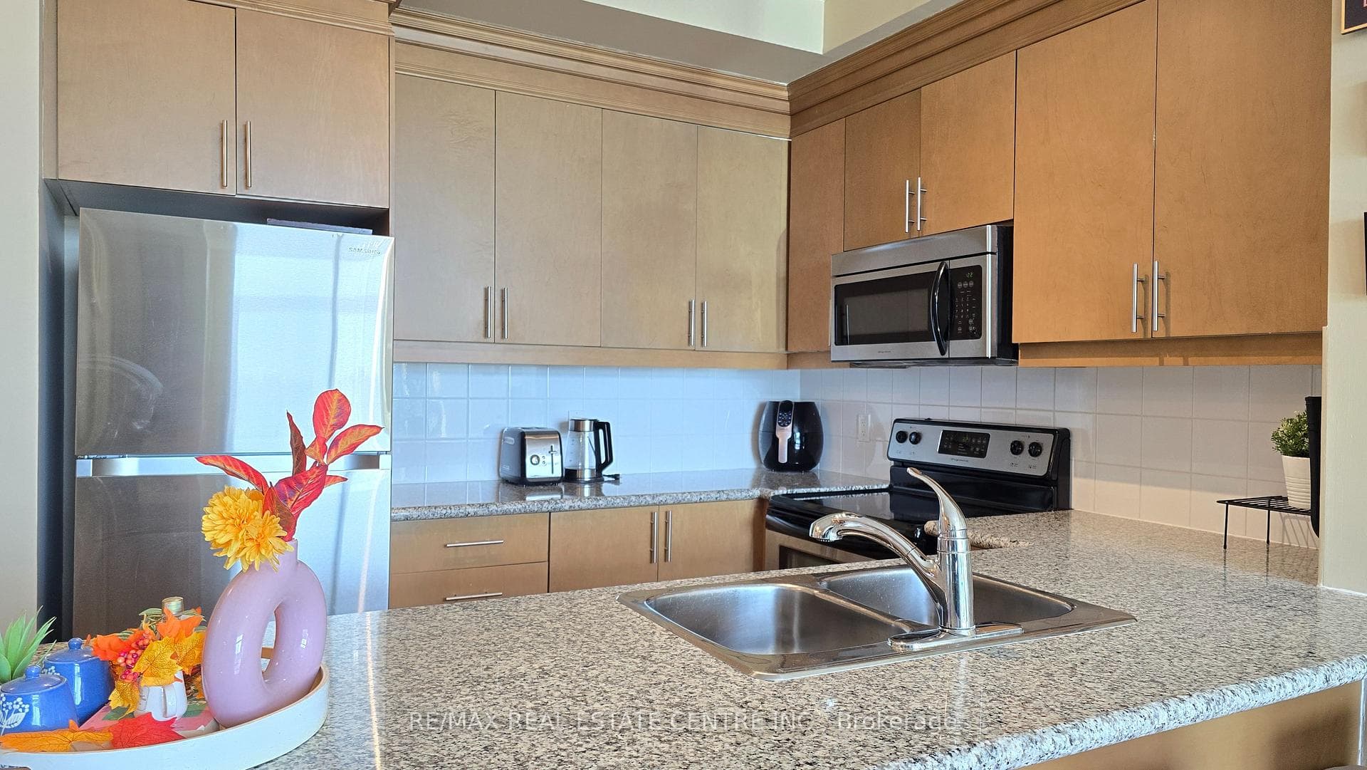 18 Harding Boulevard Unit PH207 photo 24