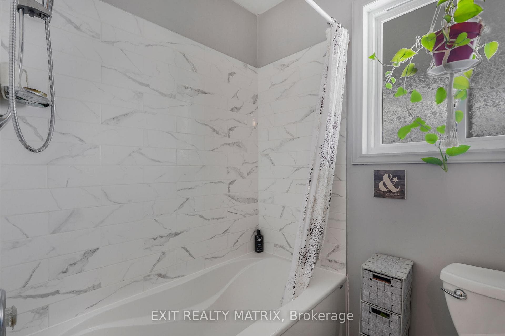 509 Ghislain Street photo 22