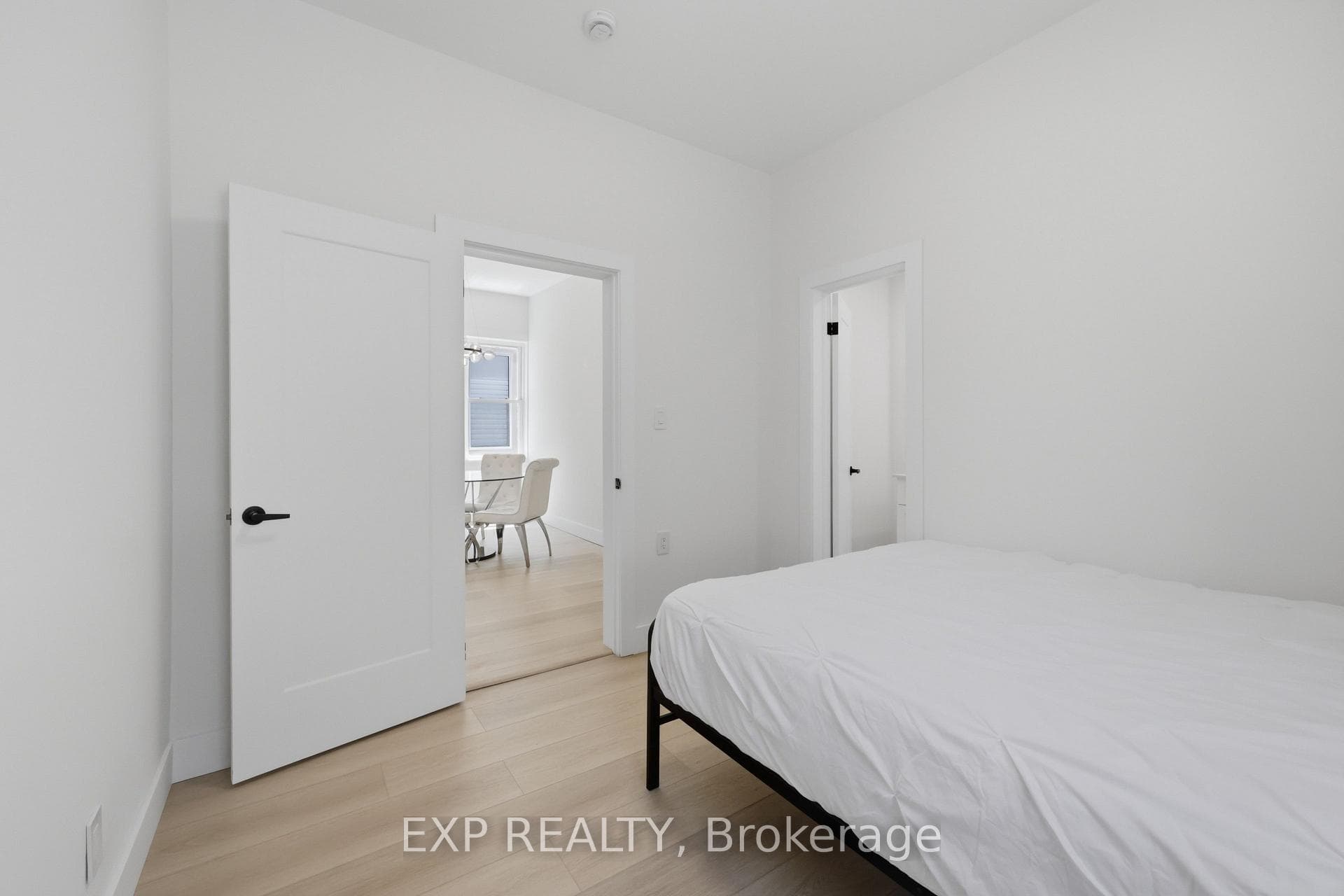 571 Elizabeth Street photo 14