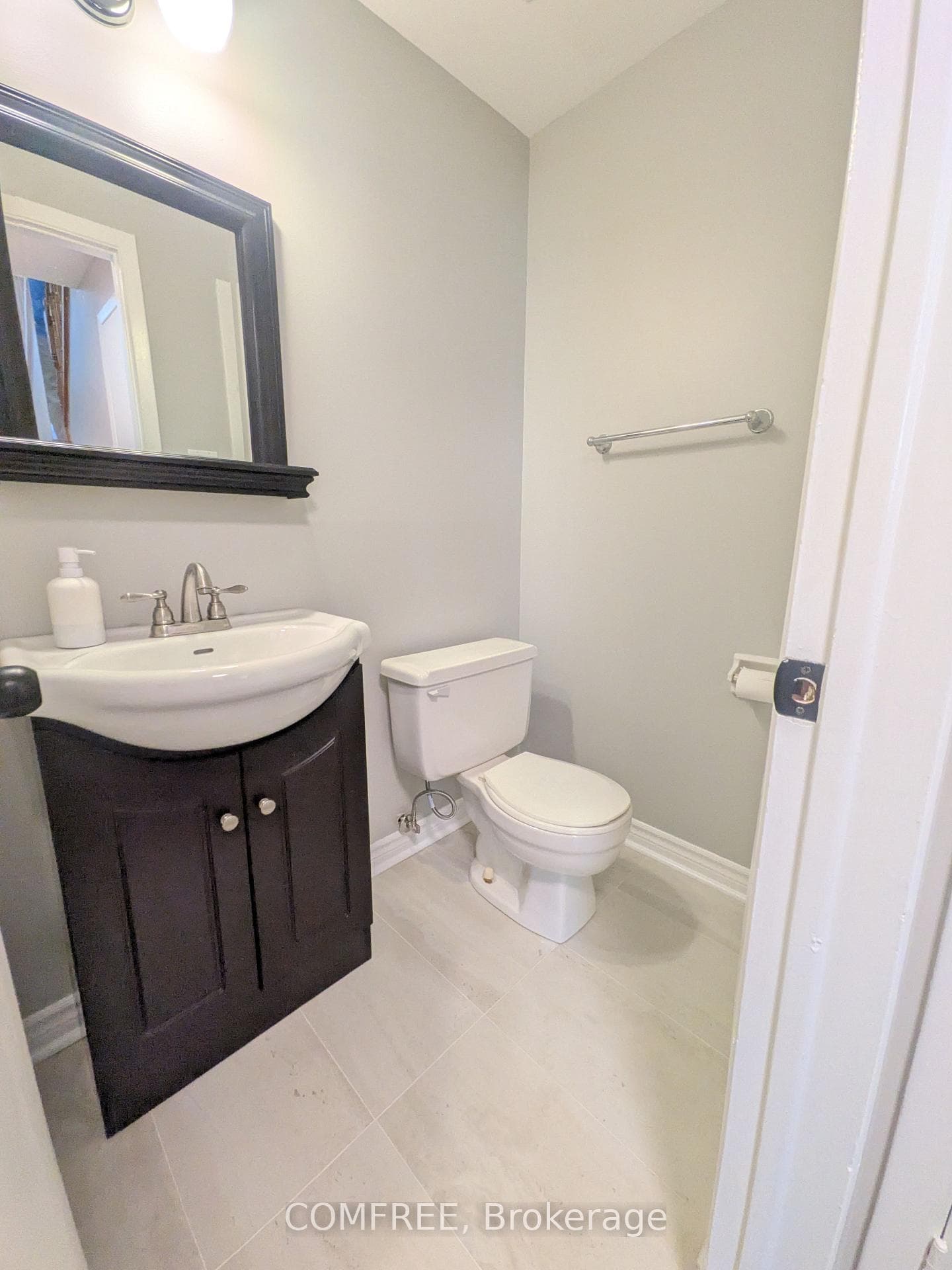 8B Forester Crescent photo 12