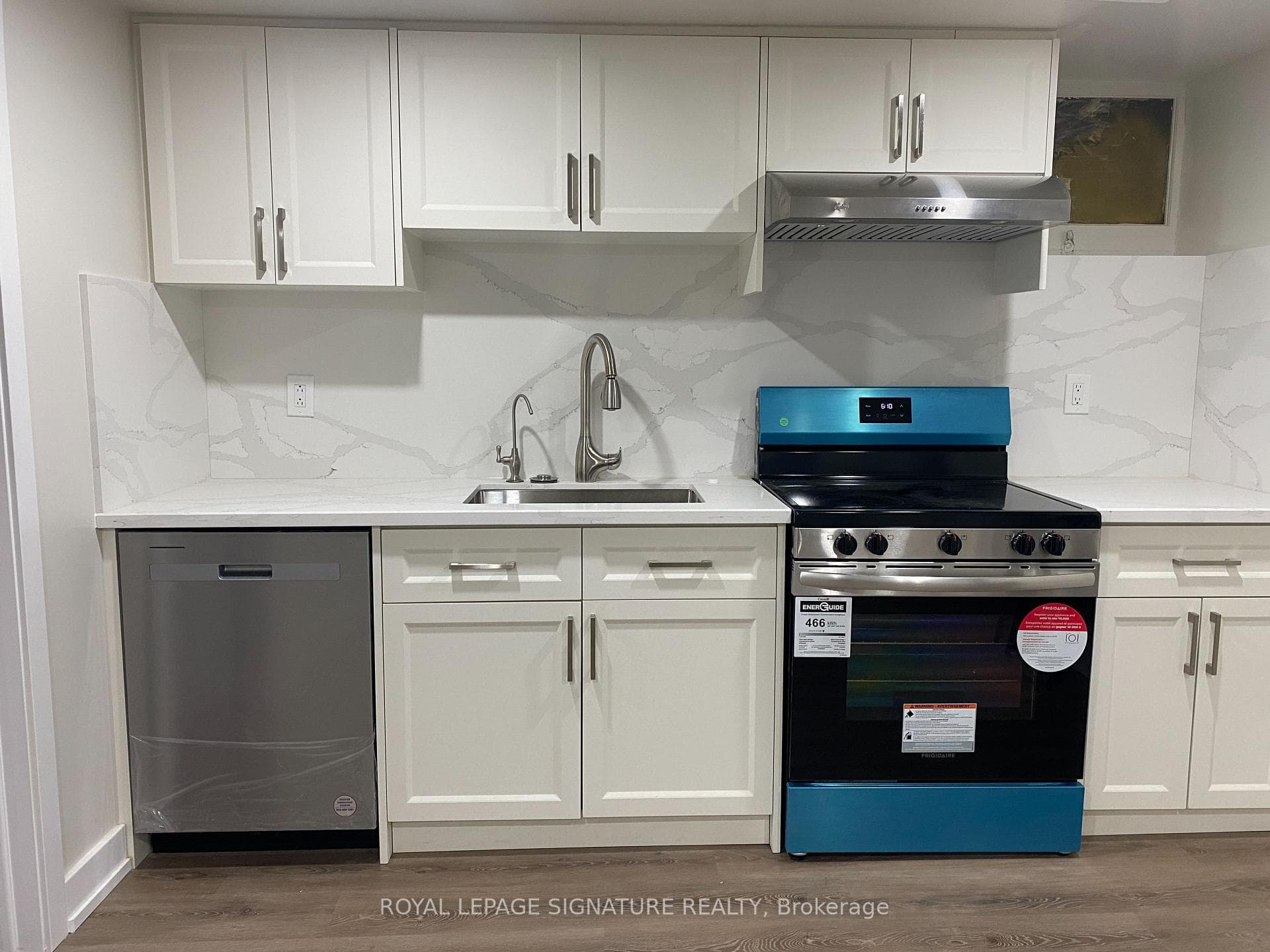 523 Rupert Avenue Unit All inclusive Basement photo 4
