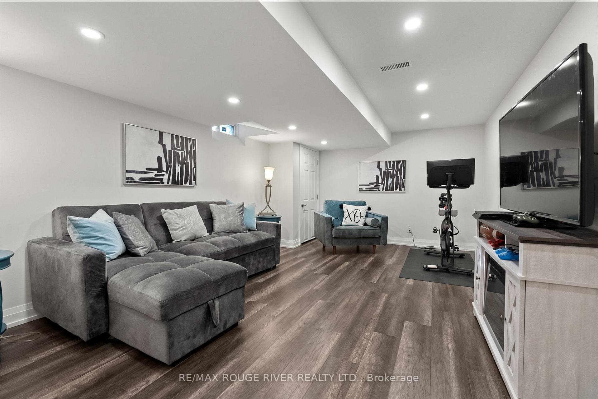 94 Donlevy Crescent photo 29