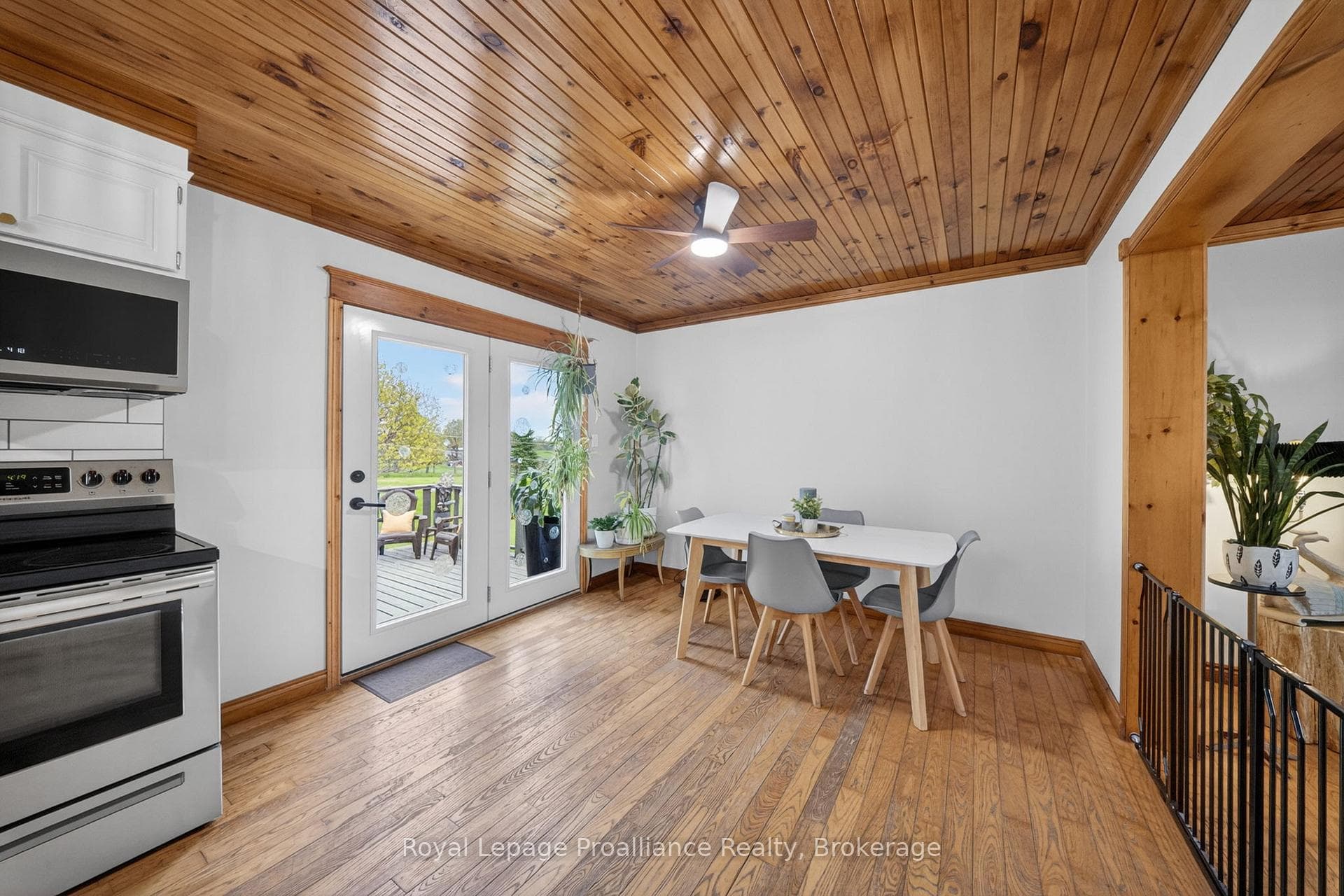 235 East Hungerford Road photo 12