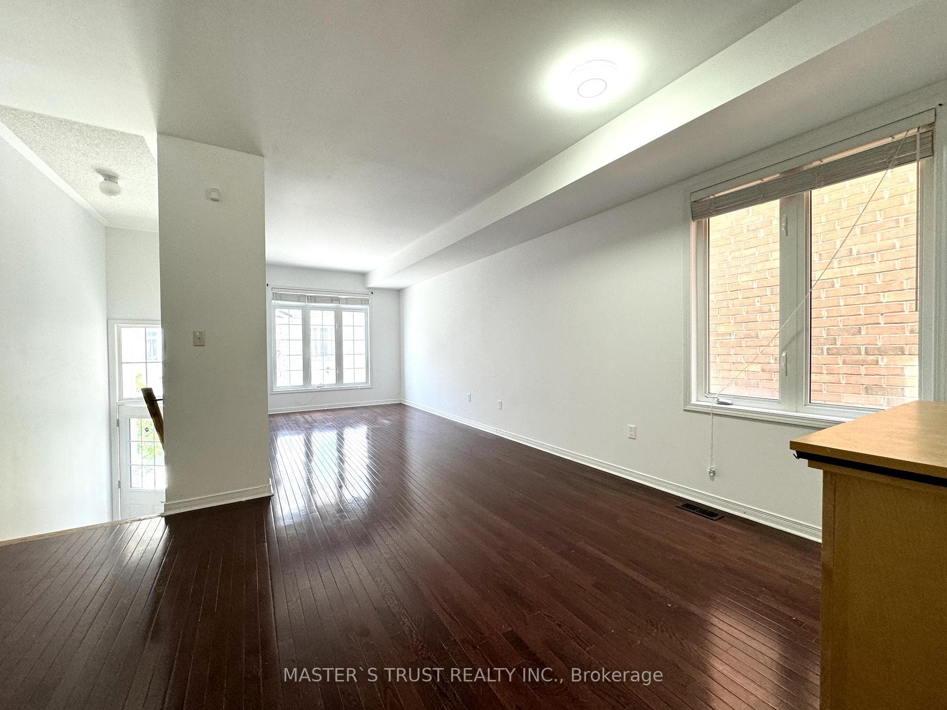 530 Kingston Road Unit 17 photo 4