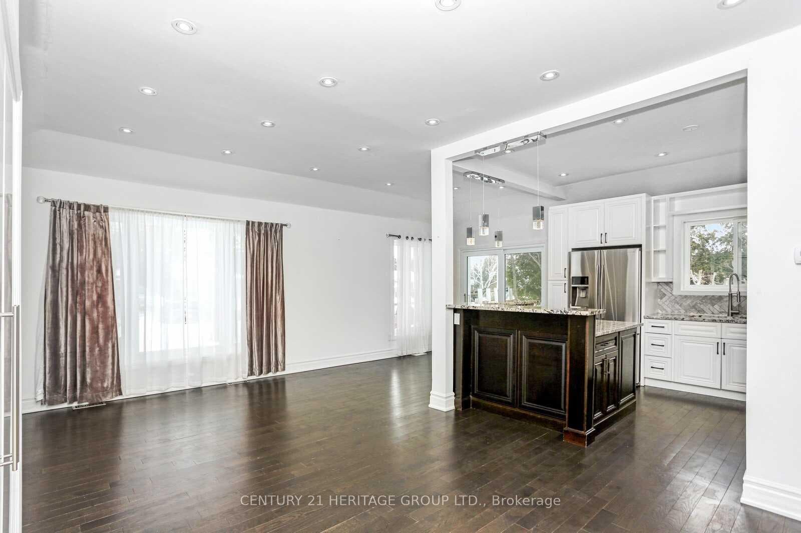 81 Aurora Heights Drive Unit Aurora photo 7