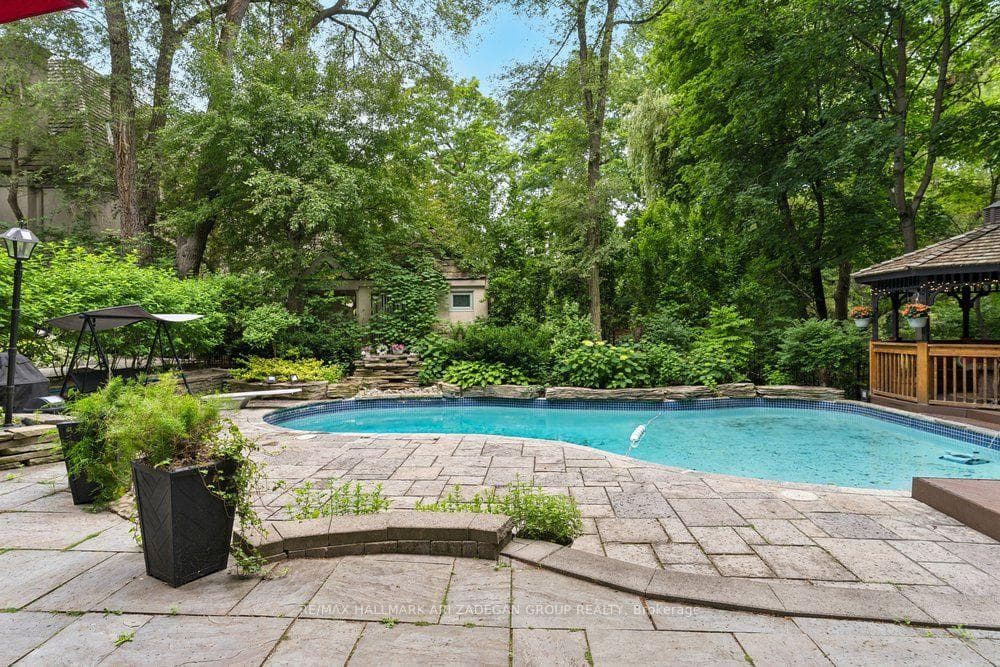 150 Sandringham Drive Unit . photo 38