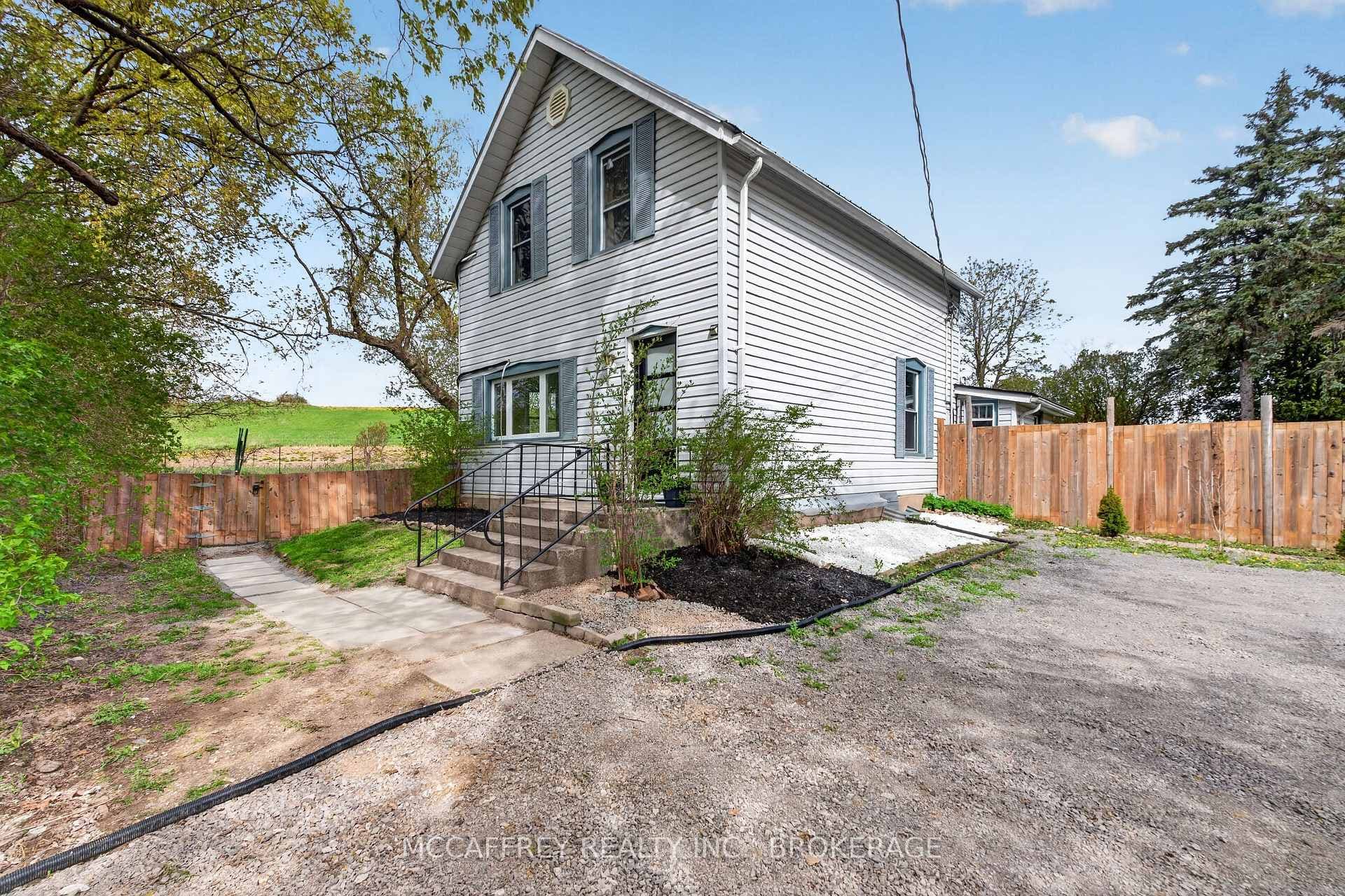 476 Hoards Road photo 1