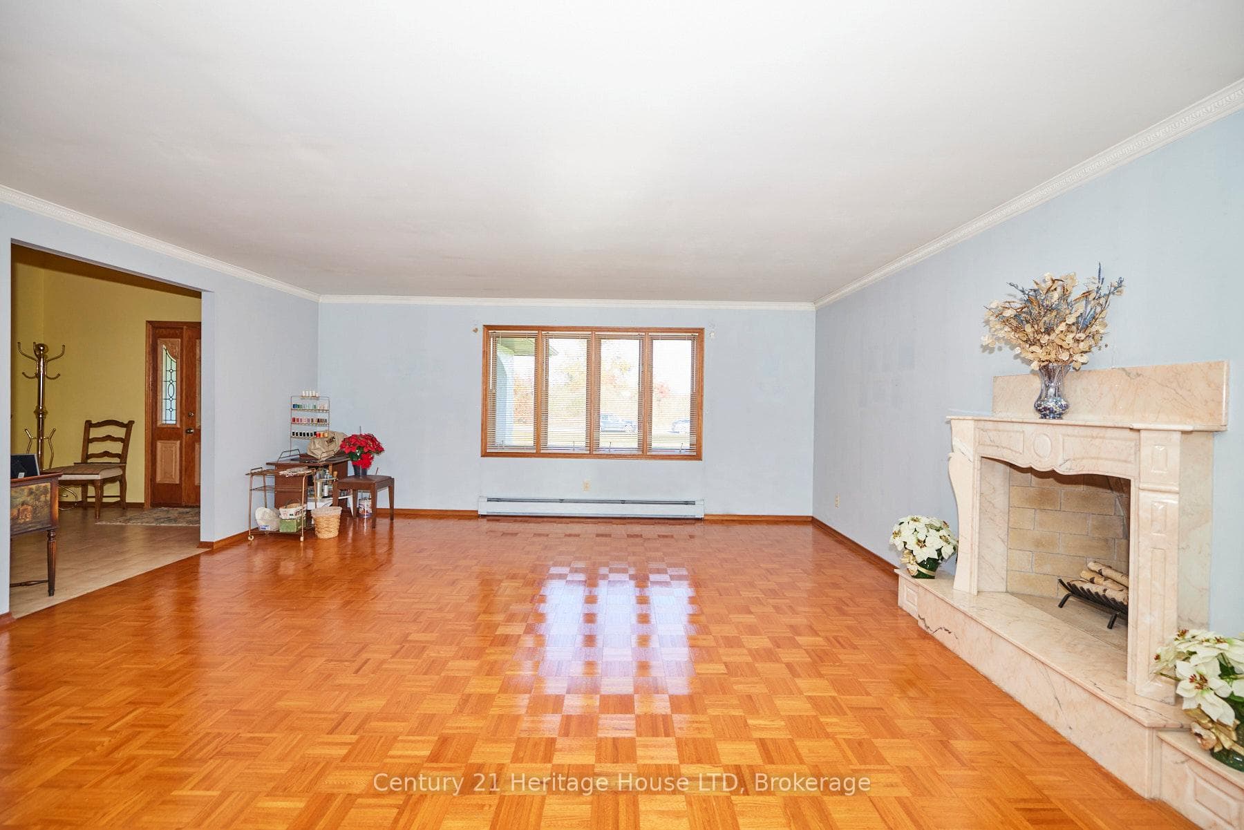 191 Cairns Crescent photo 8
