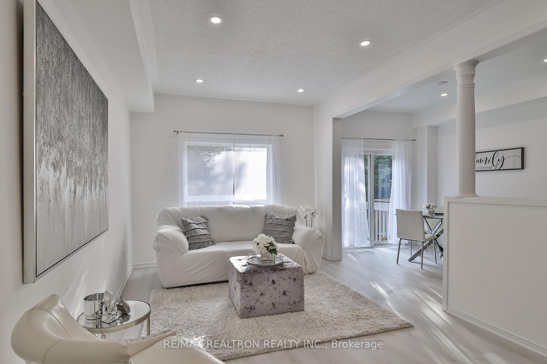 12 Debonair Street photo 13