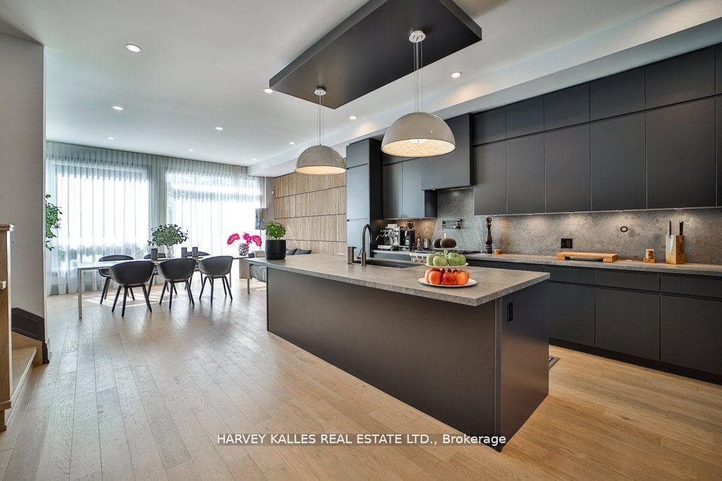 39 Marquette Avenue photo 2