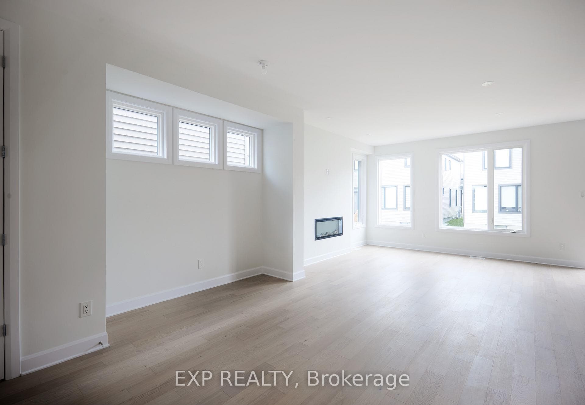 503 Roundhouse Crescent photo 3