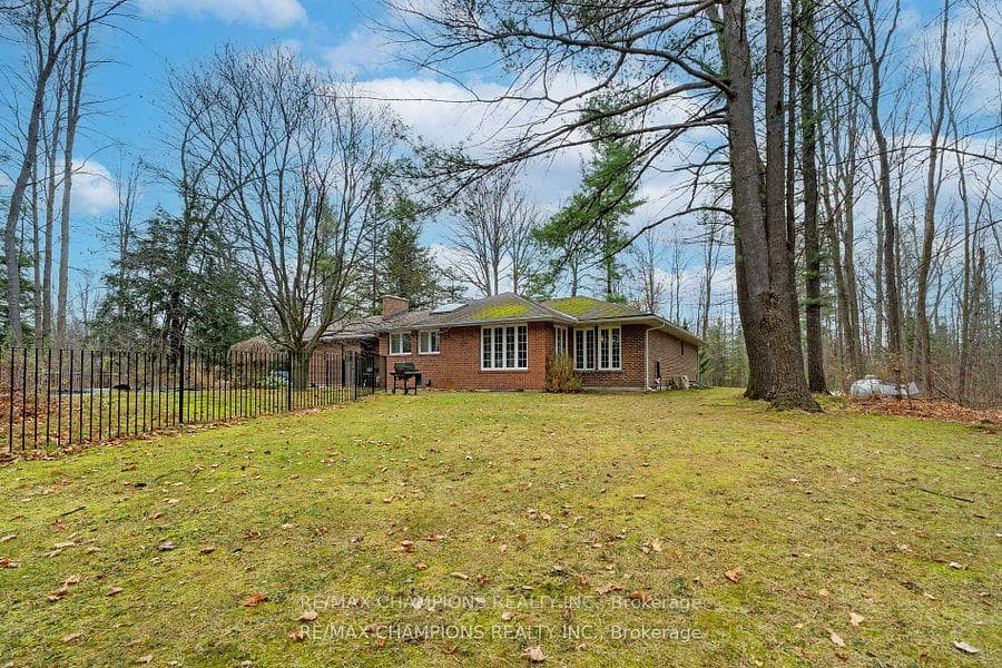 16548 7th Concession Road photo 2