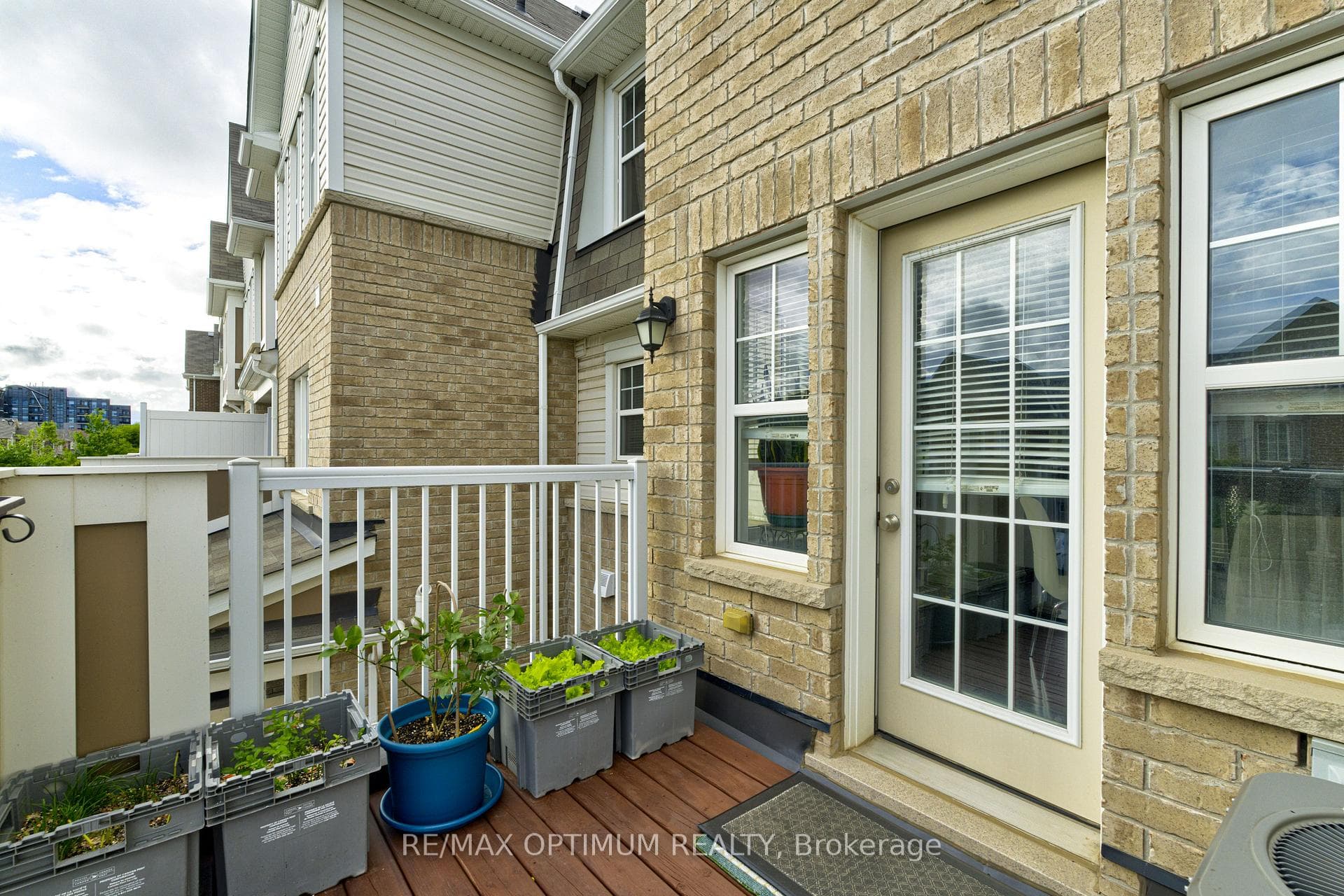 583 Laking Terrace photo 21