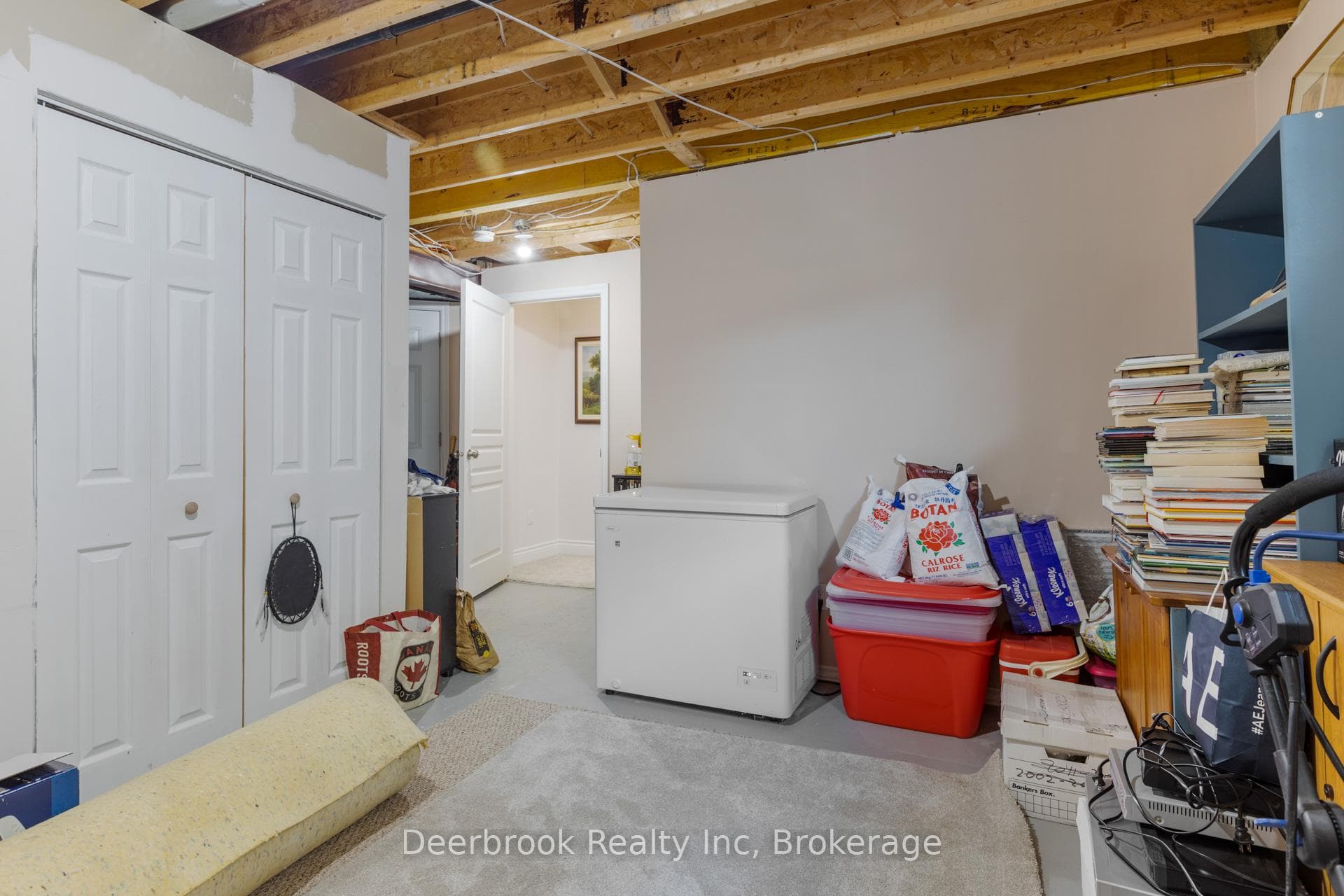 289 Topaze Crescent photo 23