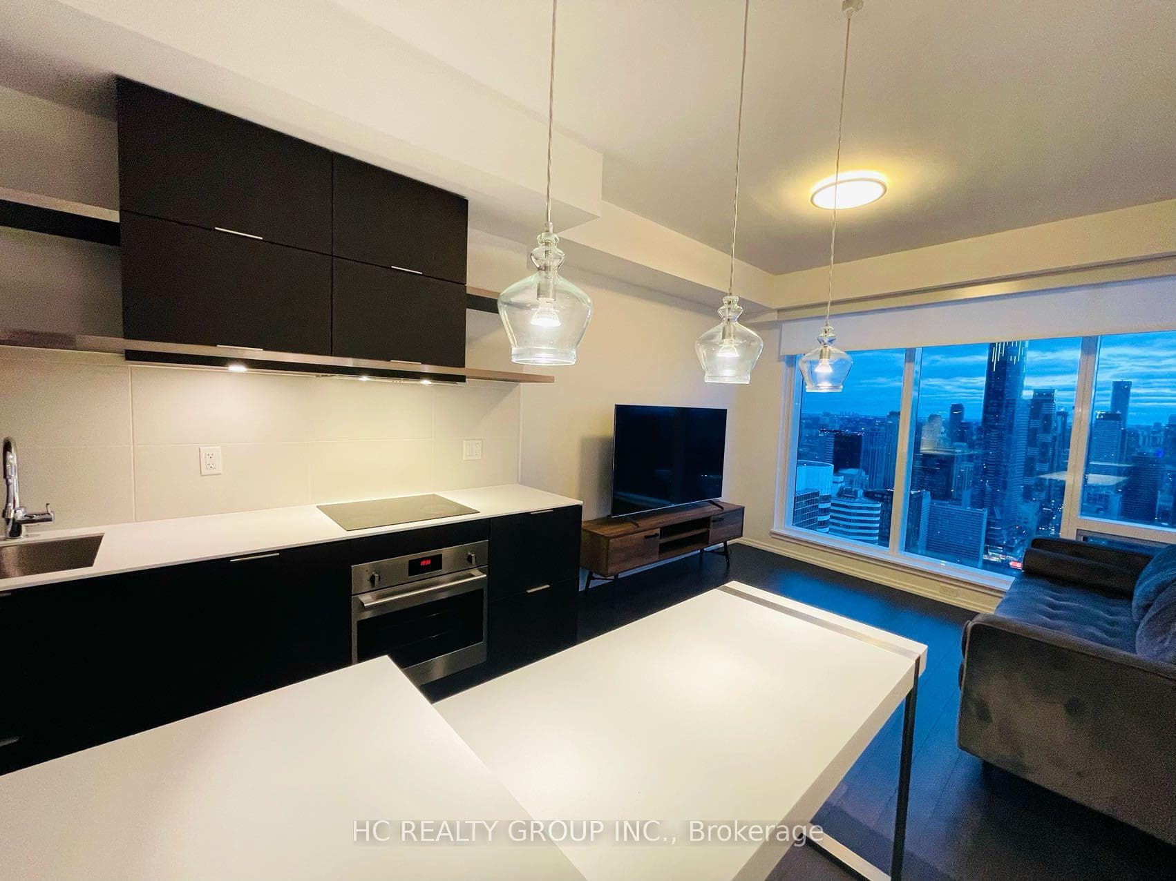 197 Yonge Street Unit 5201 photo 9