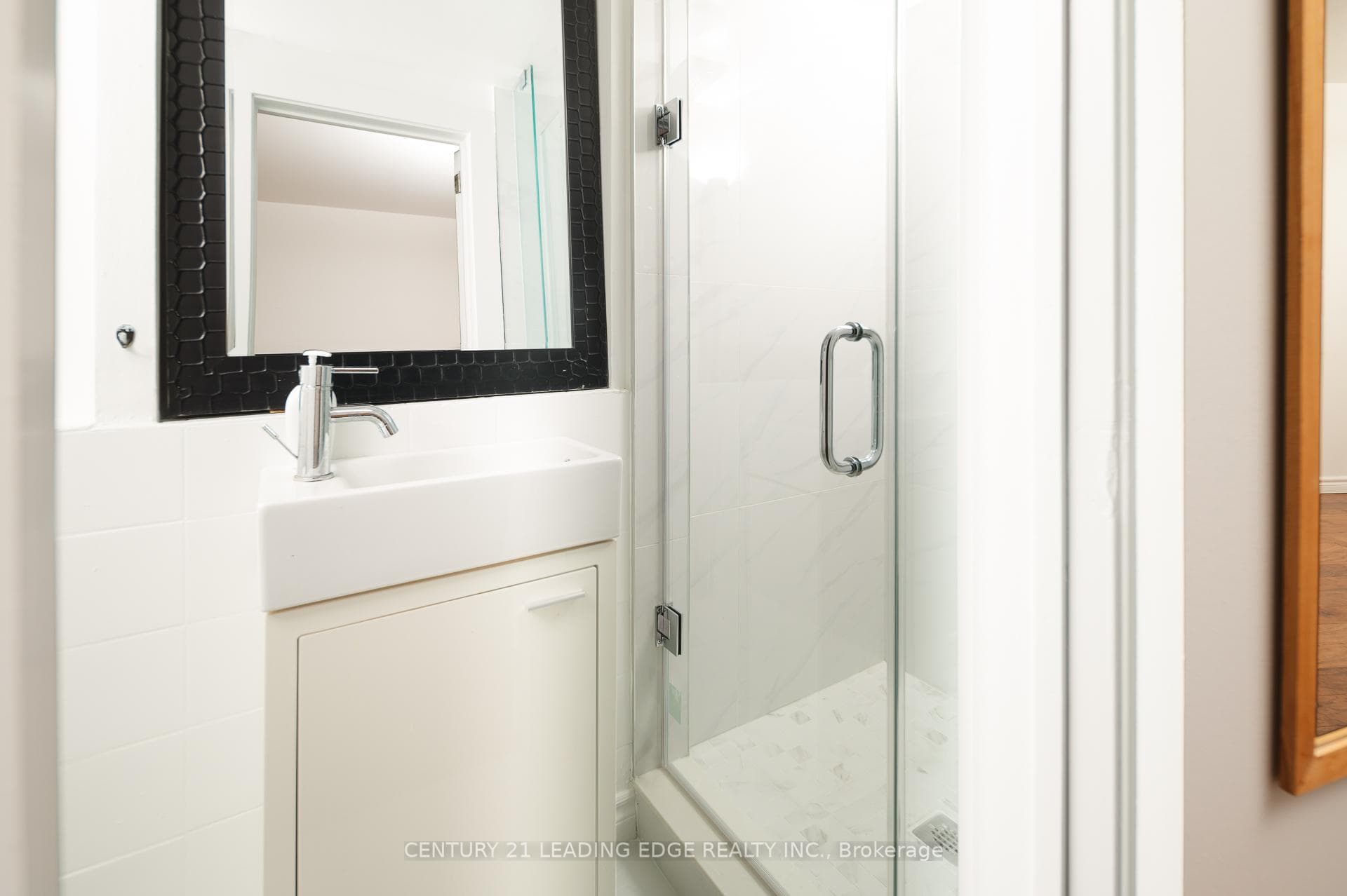 1555 Kingston Road photo 13