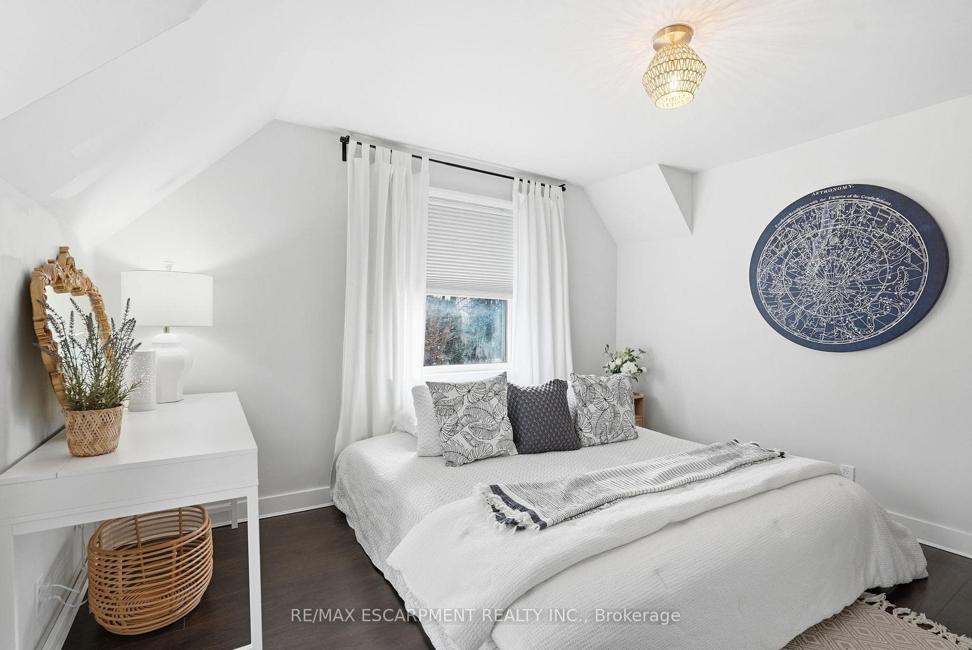 106 Laurel Street photo 22