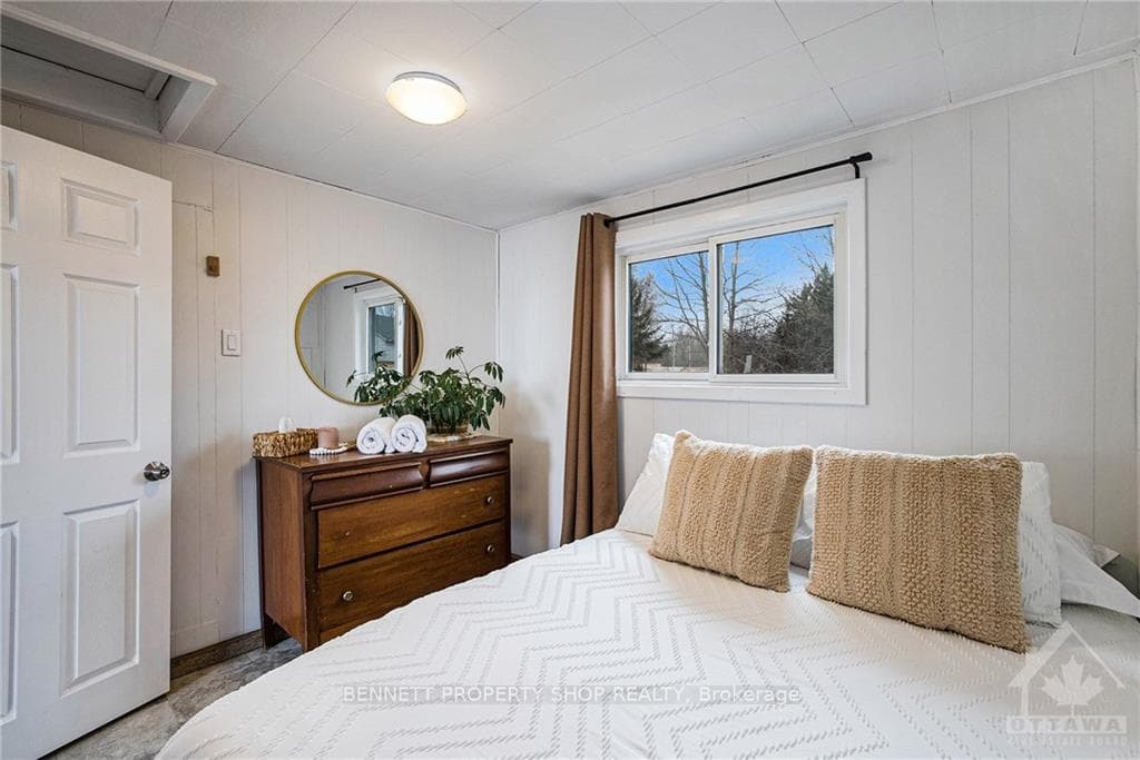 4186 RIVER Road photo 22