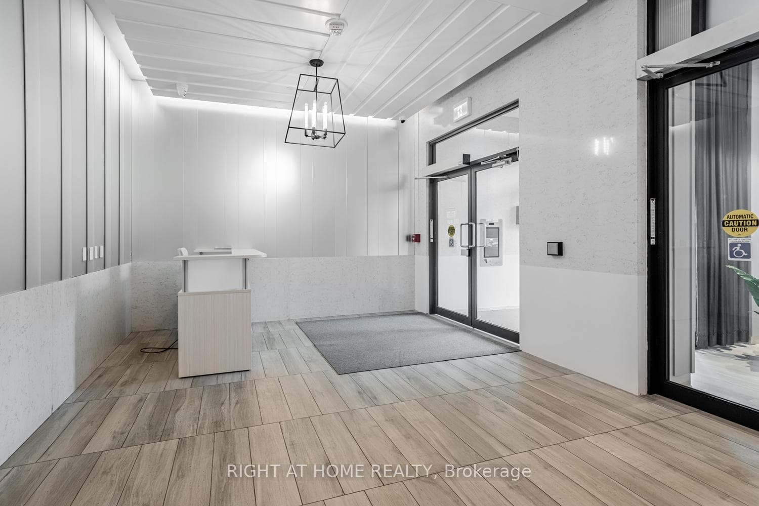 1630 Queen Street Unit 211 photo 9