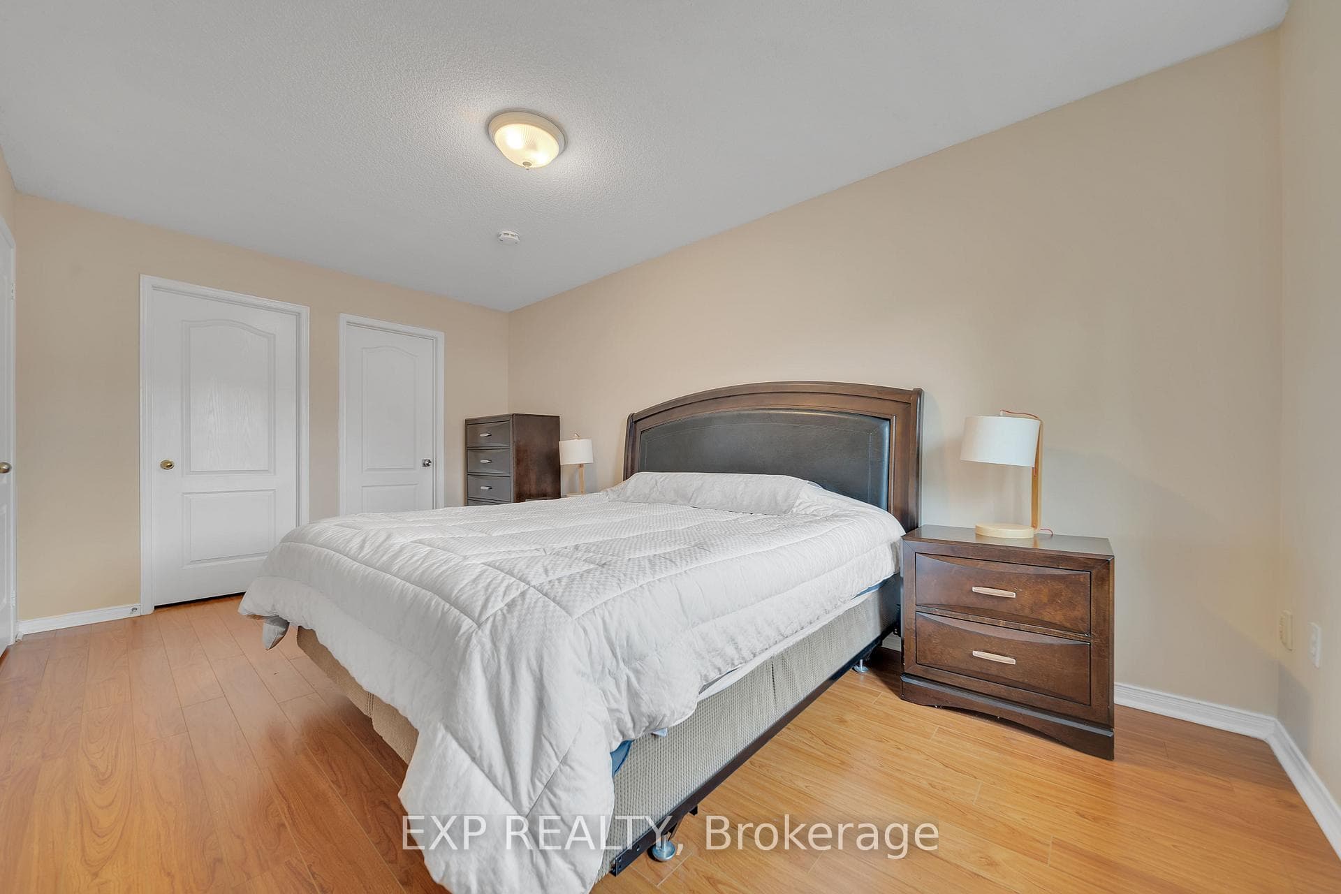 833 Scollard Court Unit 91 photo 33