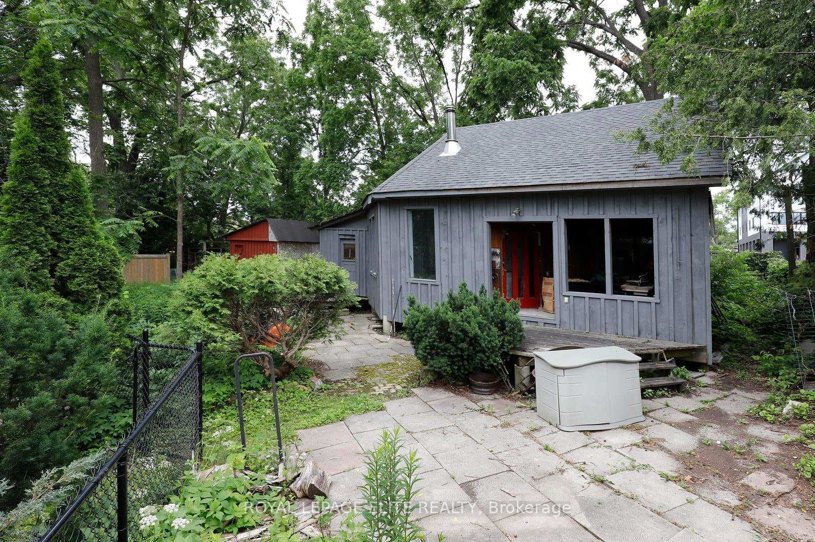 174 Owen Street photo 48