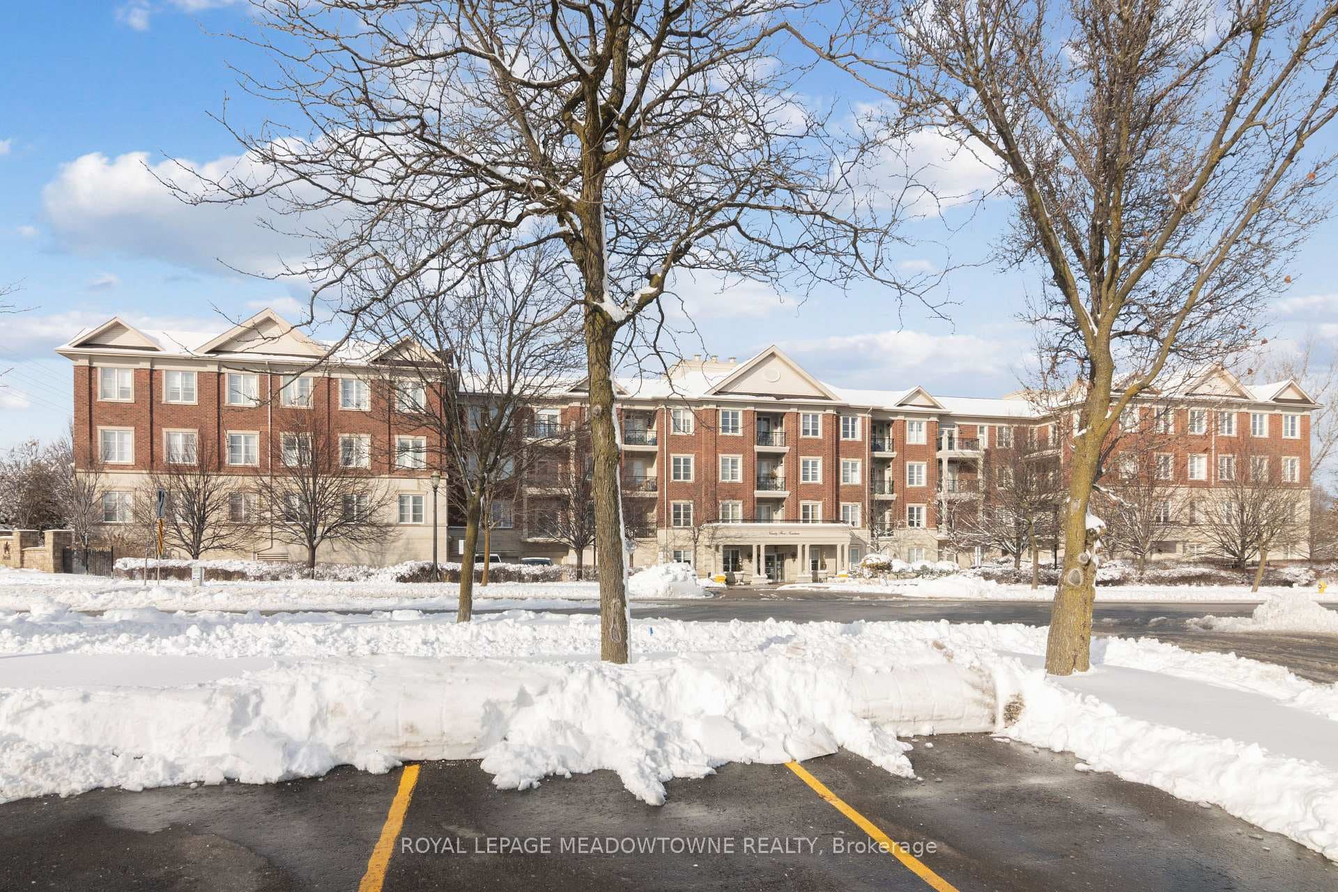 9519 Keele Street Unit 223 photo 33