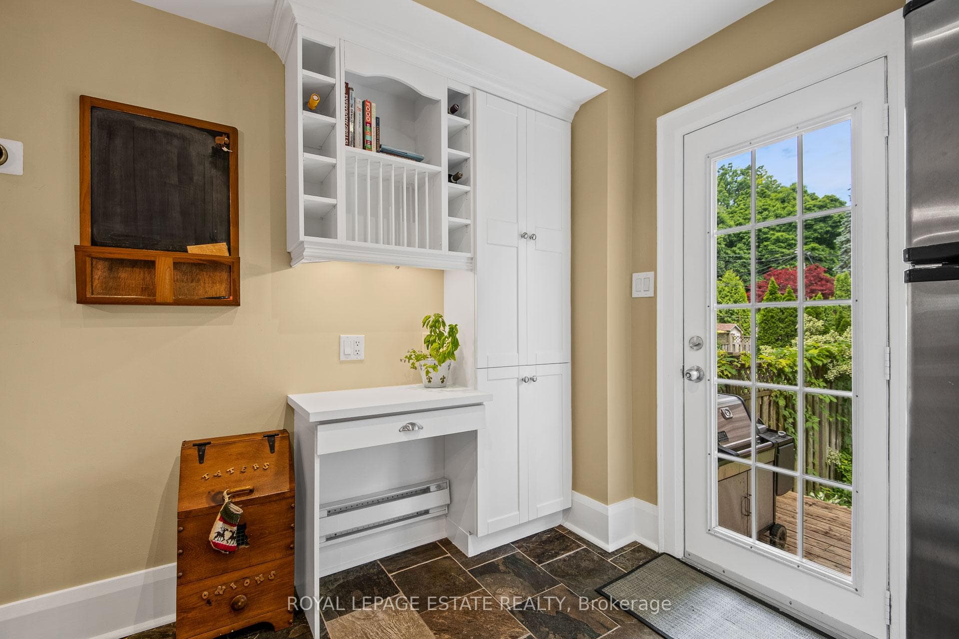 512 Soudan Avenue photo 15