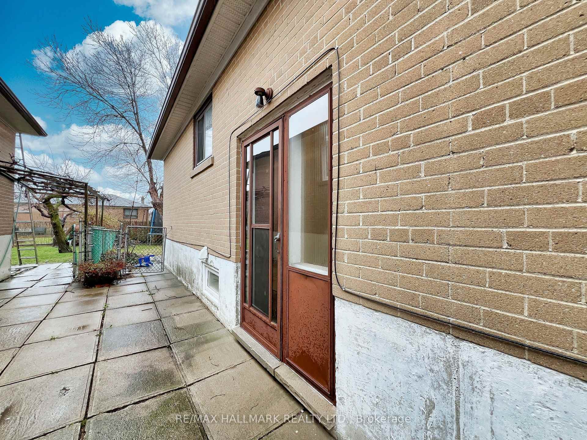 290 Searle Avenue photo 22