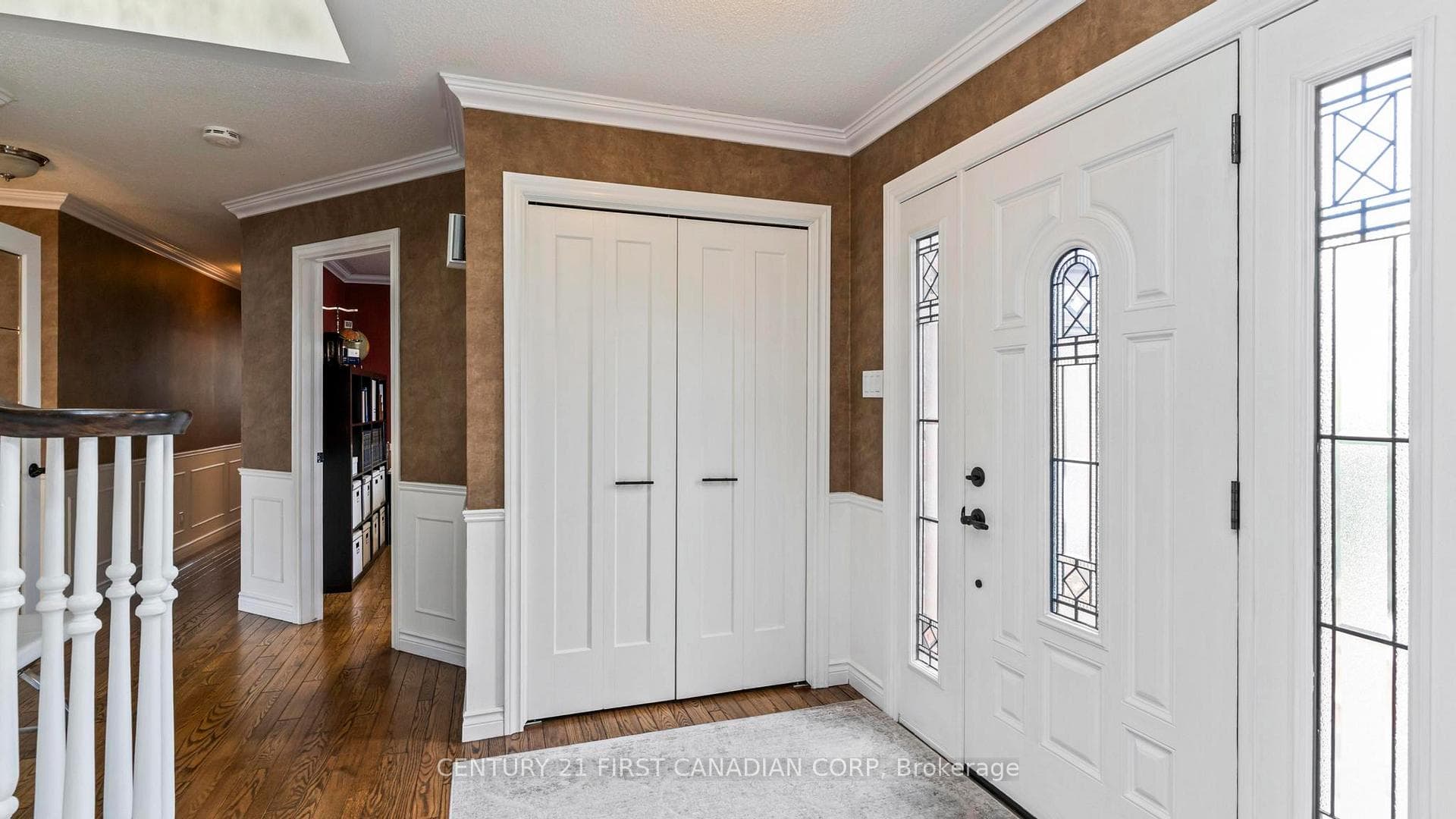135 Ambleside Drive photo 3