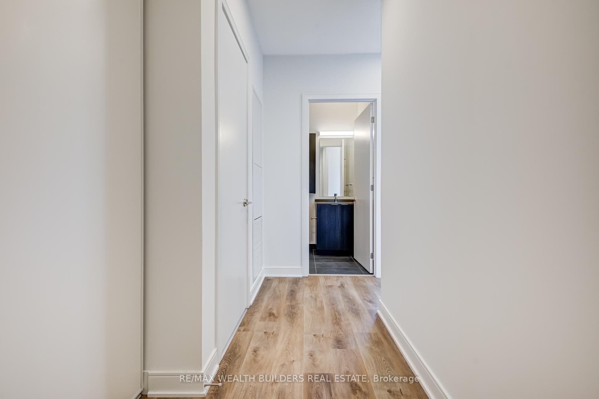 86 Dundas Street Unit 702 photo 7