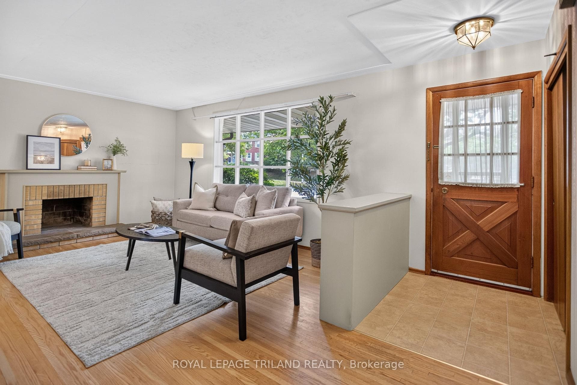 657 Viscount Road photo 6
