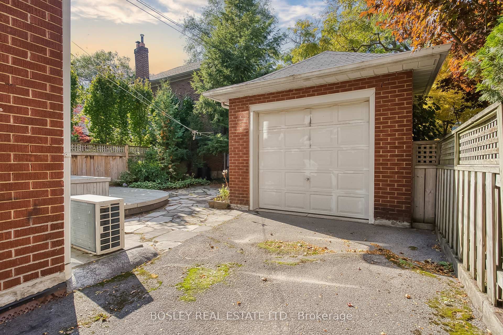 76 Evans Avenue photo 37