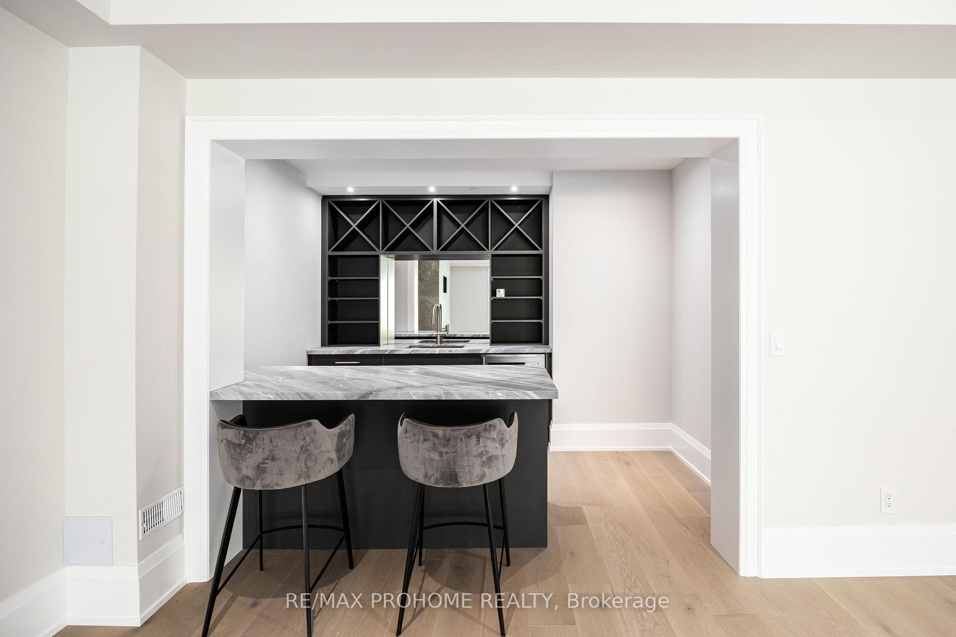 190 Kennedy Street photo 35