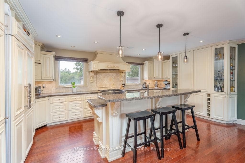 237 Overton Place photo 4