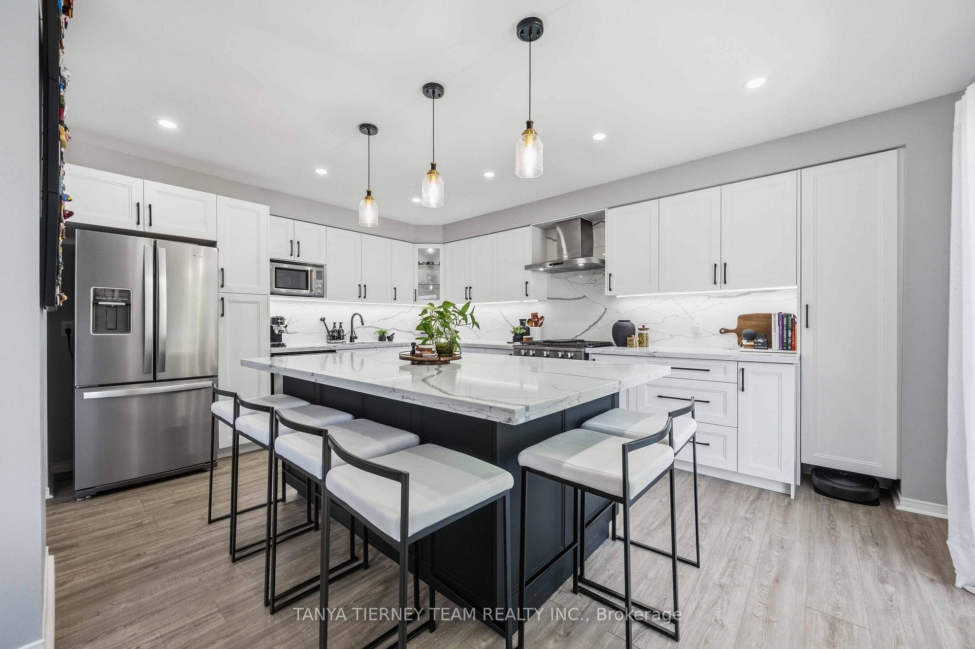 76 Vipond Road photo 17