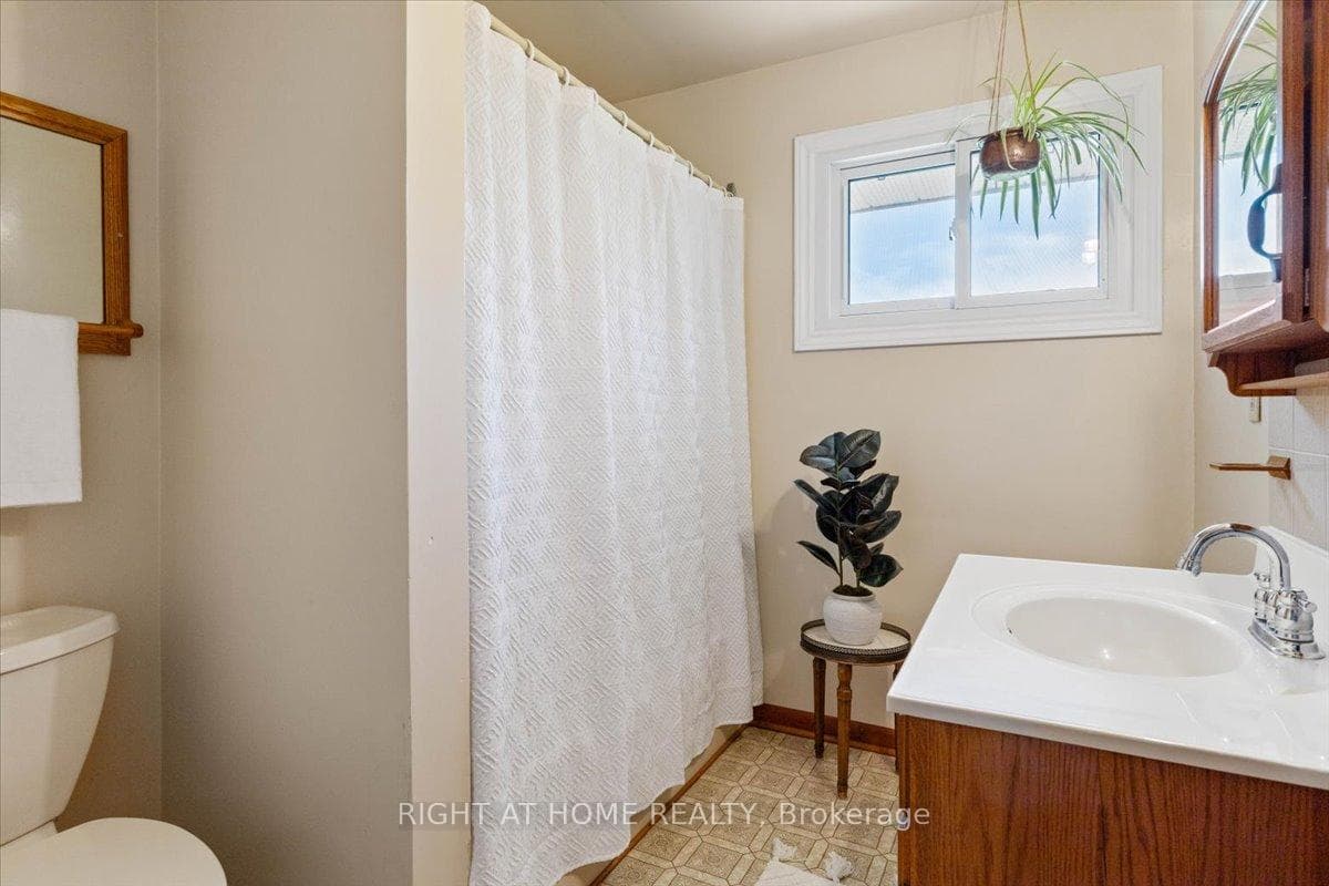 8 Meadowvale Avenue photo 26