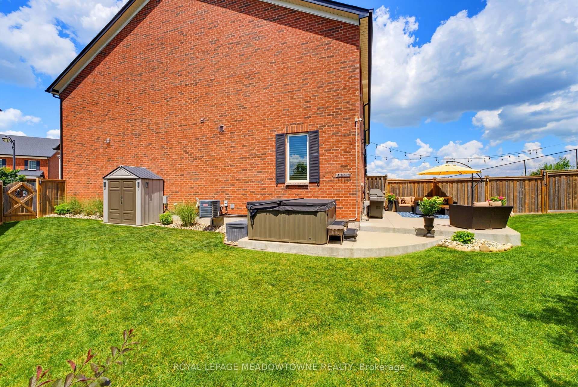 779 Banks Crescent photo 39